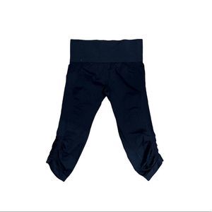 Academy Ltd black scrunch cropped leggings medium